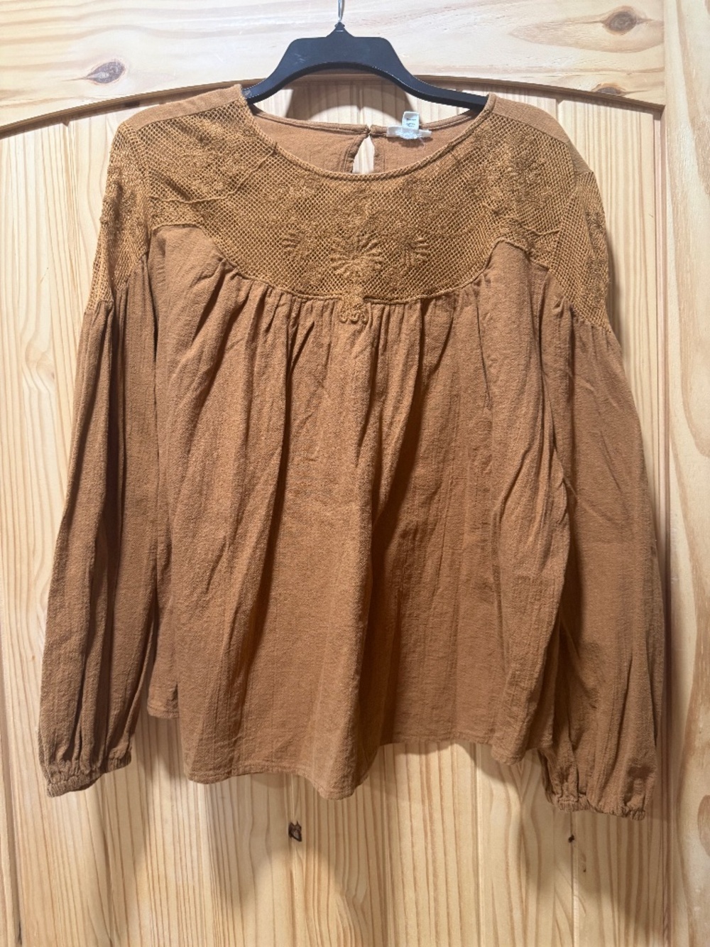 ana crochet balloon sleeve top EUC